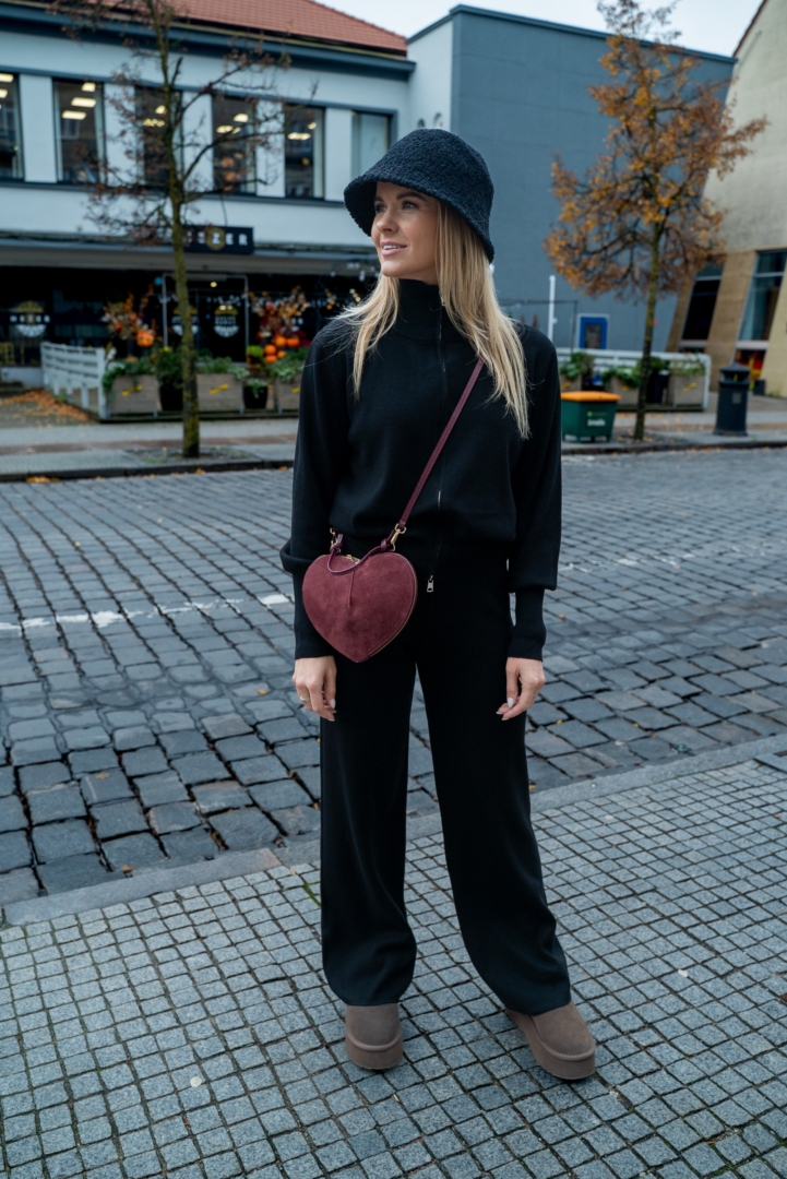 Kostiumėlis juodos spalvos D#6041